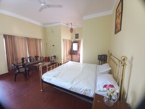 Iron/ironing board, free WiFi - Manikkal Outhouse Cottage Wayanad (Mananthavady)