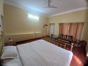 Deluxe Double Room | Iron/ironing board, free WiFi - Manikkal Outhouse Cottage Wayanad (Mananthavady)