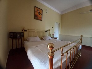 Iron/ironing board, free WiFi - Manikkal Outhouse Cottage Wayanad (Mananthavady)