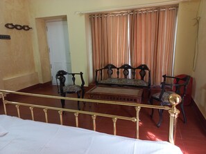 Iron/ironing board, free WiFi