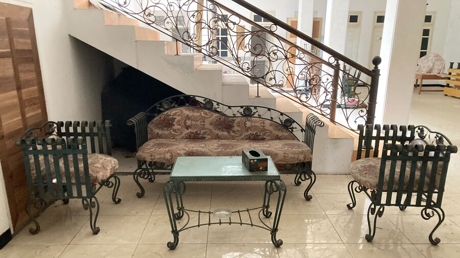 OYO Life 90989 Lee Dug Tretes Residence