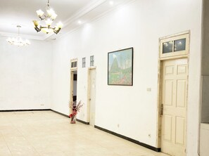 Lobby - OYO Life 90989 Lee Dug Tretes Residence (Prigen)