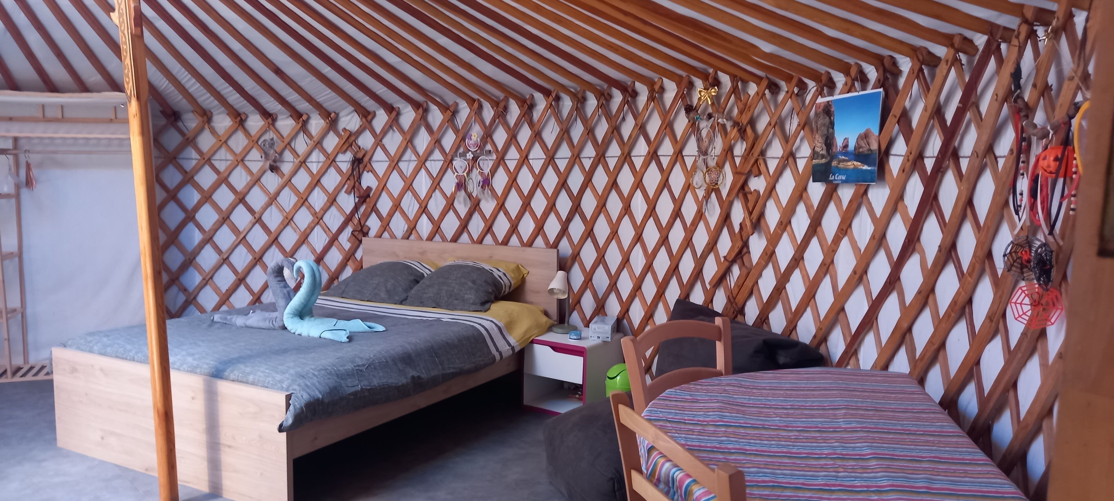 1 bedroom, bed sheets