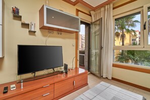Interior - Apartment "Mediterráneo El Real" with Mountain Views, Shared Pool and Wi-Fi (FUENGIROLA)