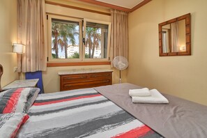 1 chambre, fer et planche à repasser, Wi-Fi gratuit, draps fournis