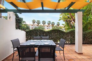 屋外ダイニングエリア