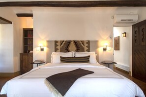 2 bedrooms, desk, iron/ironing board, travel cot