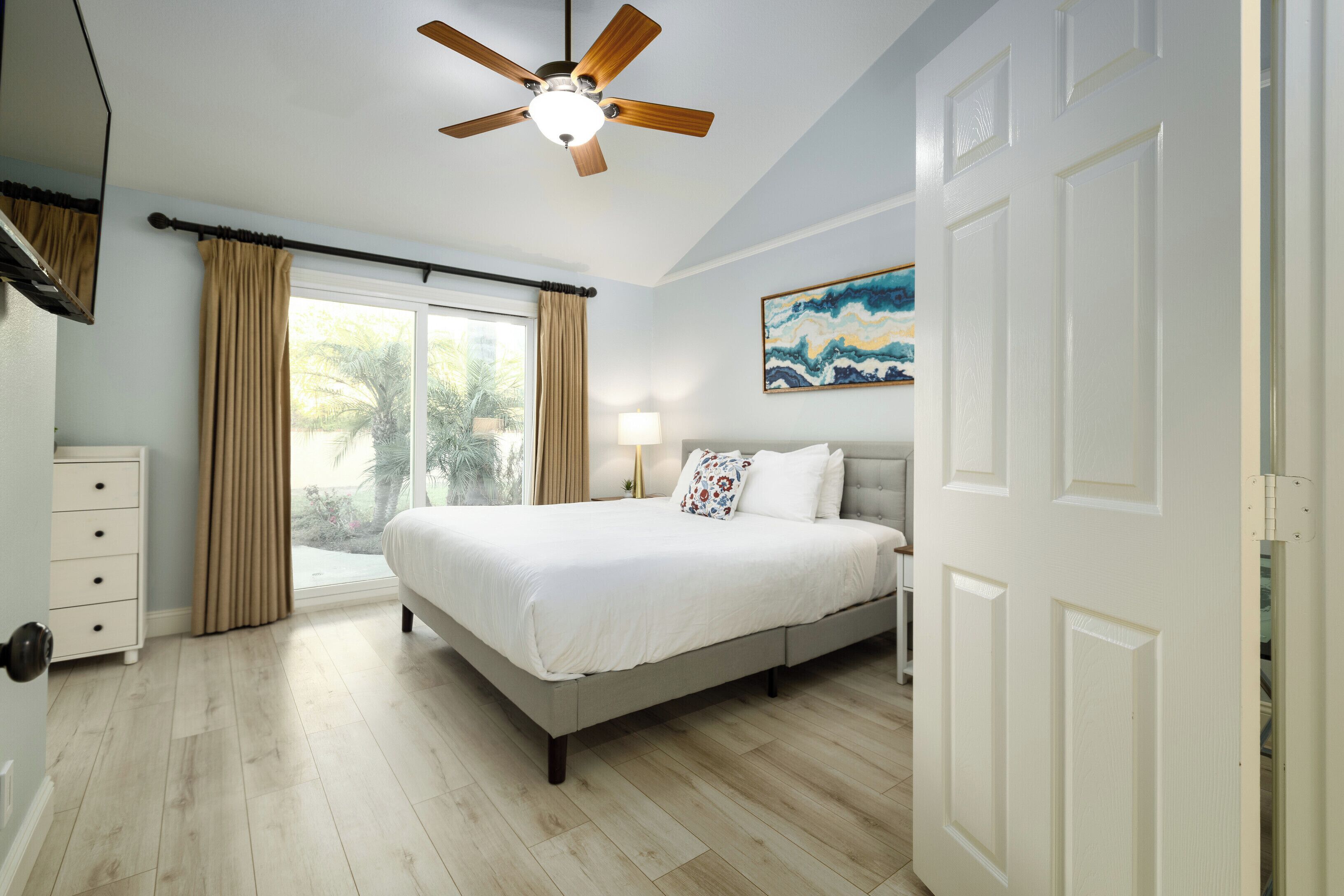 3 bedrooms, desk, iron/ironing board, free WiFi