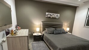 3 slaapkamers, een bureau, een strijkplank/strijkijzer, wifi