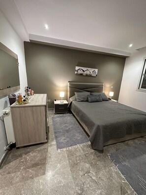 3 Schlafzimmer, Schreibtisch, Bügeleisen/Bügelbrett, WLAN