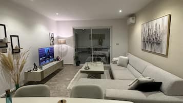 Télévision à écran plat