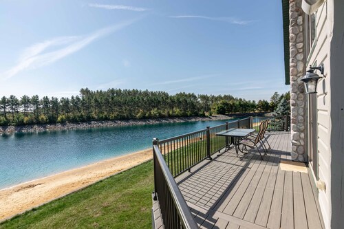 DREAM VACATION HOME ON A PEACEFUL CHANNEL AND PRIVATE BEACH