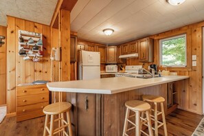 Fridge, microwave, oven, coffee/tea maker