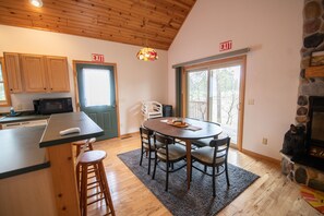 Dining - GOLFER'S RETREAT ON LAKE ARROWHEAD GOLF COURSE (Nekoosa)
