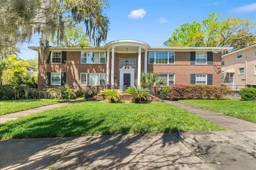 *Cozy Apt in Riverside*- Wi-Fi, Riverfront, Tv