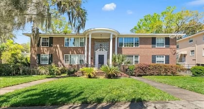 *Cozy Apt in Riverside*- Wi-Fi, Riverfront, Tv