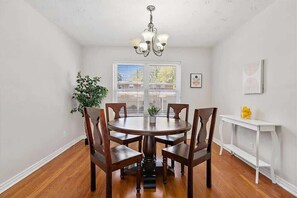 Dining - *Cozy Apt in Riverside*- Wi-Fi, Riverfront, Tv (Jacksonville)
