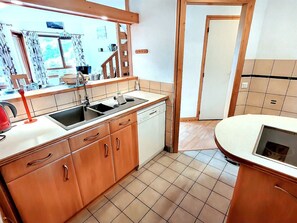 冷蔵庫、オーブン、食器洗い機、コーヒー / ティーメーカー