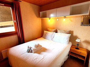 2 bedrooms, iron/ironing board, free WiFi