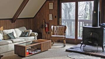 Smart TV, fireplace, DVD player