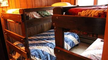 4 bedrooms, free WiFi, bed sheets