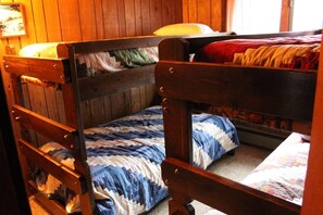 4 bedrooms, free WiFi, bed sheets