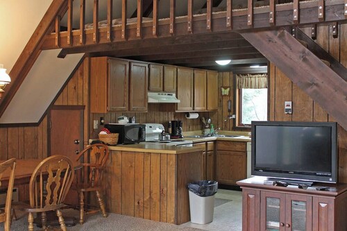 Vacation Home in Quiet Wooded Setting with Beautiful Scenic Views from Living