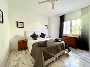 3 chambres, fer et planche à repasser, Wi-Fi, literie fournie