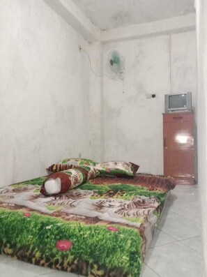 Deluxe Double Room | Free WiFi, bed sheets