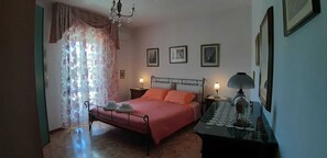 3 dormitoris, caixa forta a l'habitació i escriptori 