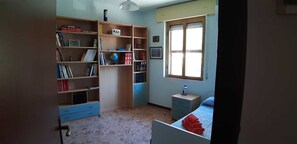 3 habitaciones, caja de seguridad en la habitación y escritorio 