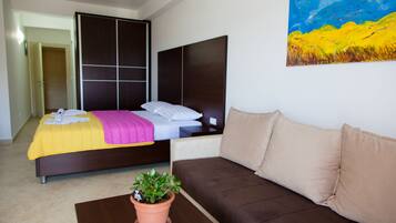 1 bedroom, in-room safe, desk, blackout curtains