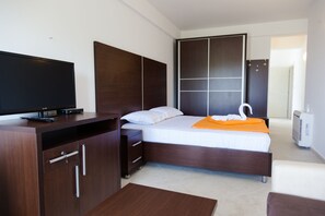 開放式客房 | 客房內保險箱、書桌、遮光布/窗簾、隔音