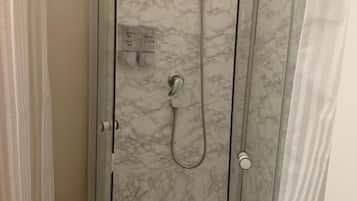 Habitación cuádruple básica | Baño