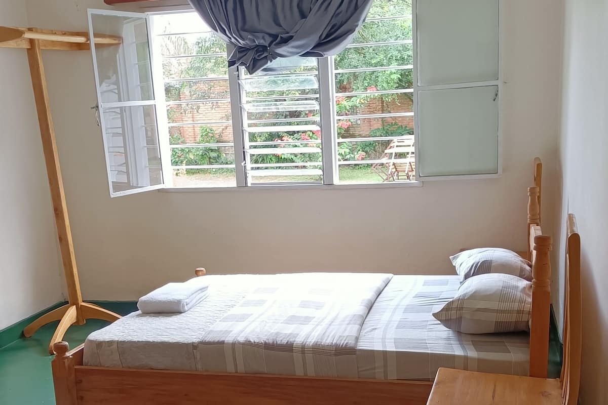 Muebles diferentes, espacio para trabajar con laptop y wifi gratis