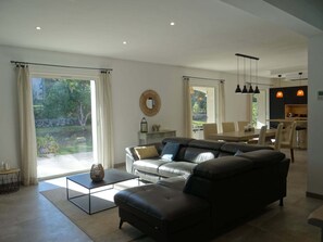 Smart TV, table tennis, books