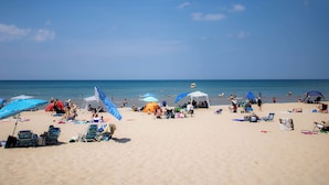 Beach - Beach Access Steps Away, Hot Tub, Sleeps 12, Fire Pit (Union Pier)