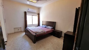 3 bedrooms, in-room safe, iron/ironing board, travel crib