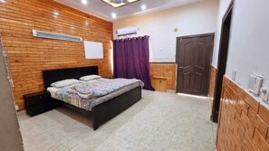 3 slaapkamers, een kluis op de kamer, een strijkplank/strijkijzer