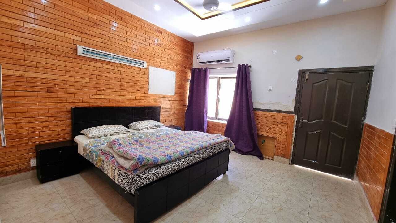 3 chambres, coffres-forts dans les chambres, fer et planche à repasser