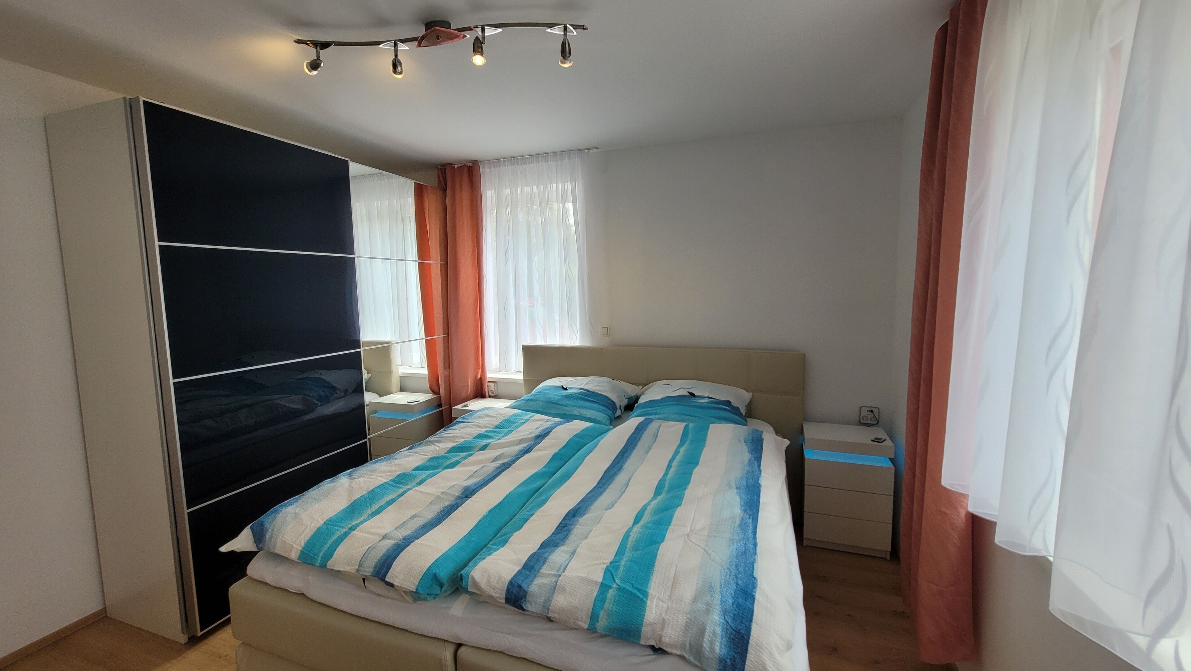 3 Schlafzimmer, Reisekinderbett, kostenloses WLAN, Bettwäsche