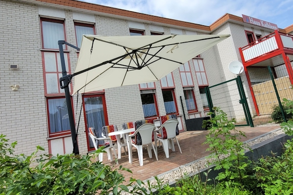 Terrasse und Ansicht