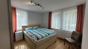 3 bedrooms, travel crib, free WiFi, bed sheets - Sachsentraum - das Besonders Bequeme Apartment (Reichenbach im Vogtland)