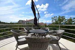 屋外ダイニングエリア