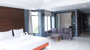 Deluxe kamer, 1 tweepersoonsbed | Woonruimte | Lcd-televisie