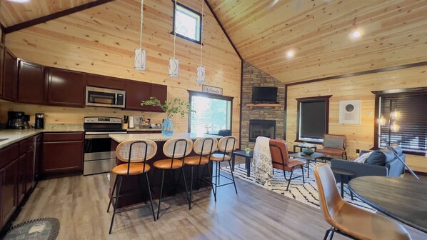 ثلاجة، ميكروويف، فرن، موقد طهي مسطح