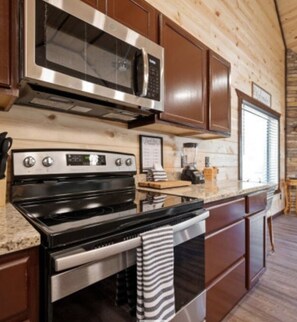 ثلاجة، ميكروويف، فرن، موقد طهي مسطح