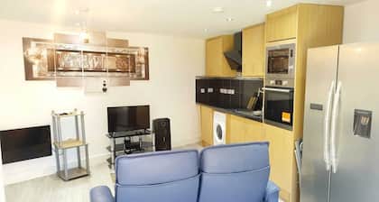 A Modern One-bedroom Detached Bungalow, With its own Private Entrance and Garden