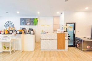 ฝ่ายต้อนรับ