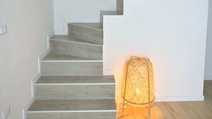 A staircase with wooden steps and a white wall. - Holiday home in historical center a few minutes from the sea.  (Treglio)